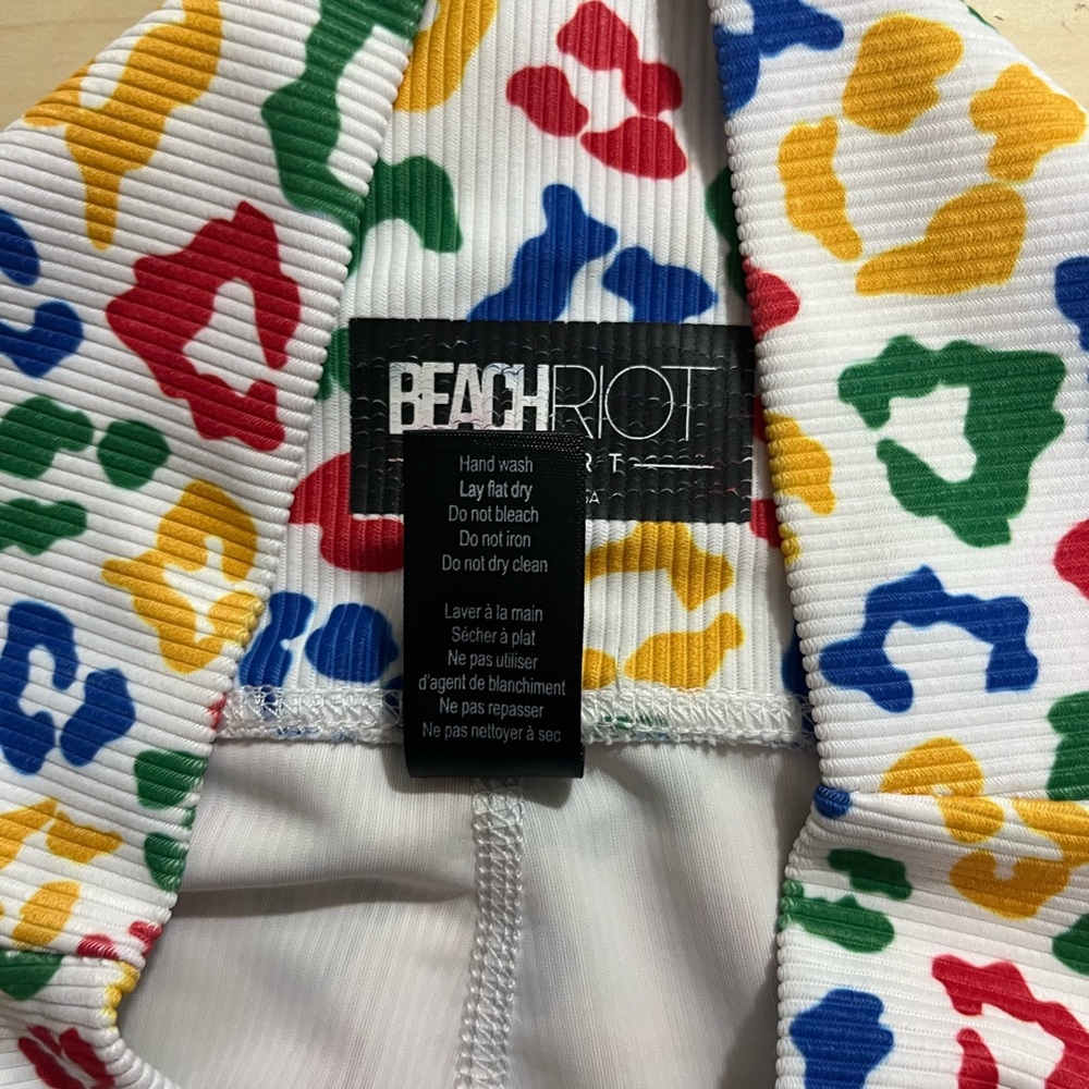 Beach Riot Ayla Legging in Primary Leopard - Picture 6 of 8